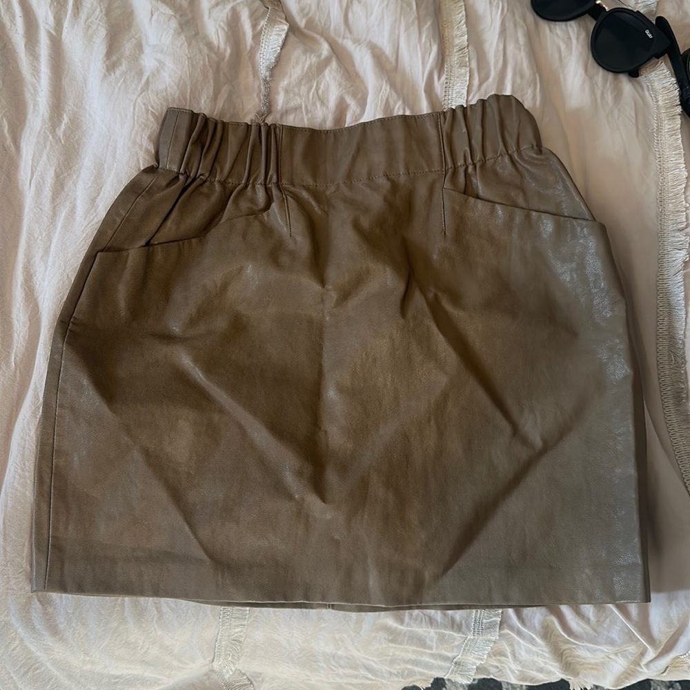 Zara mini skirt with pockets!